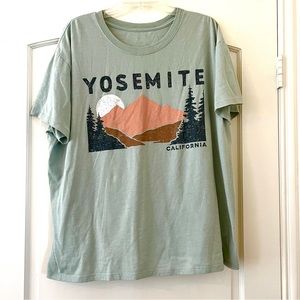Zoe + Liv Yosemite Graphic Tshirt Size 2XL